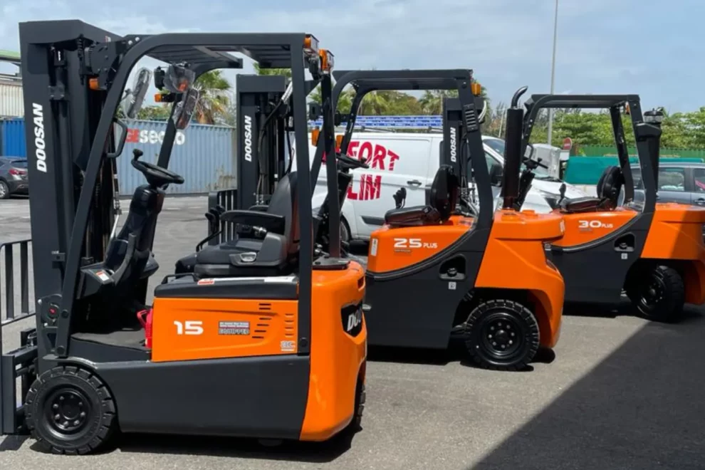 Comparatif des solutions de manutention : quelle option pour les PME de Guadeloupe ?