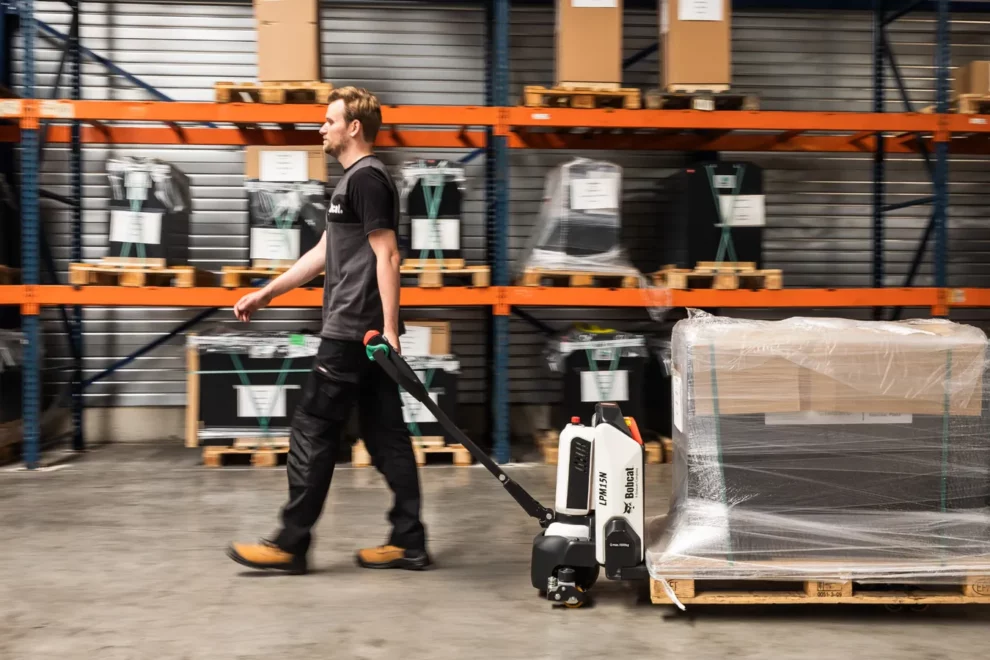 Quels équipements de manutention pour travailler efficacement sans se blesser ?