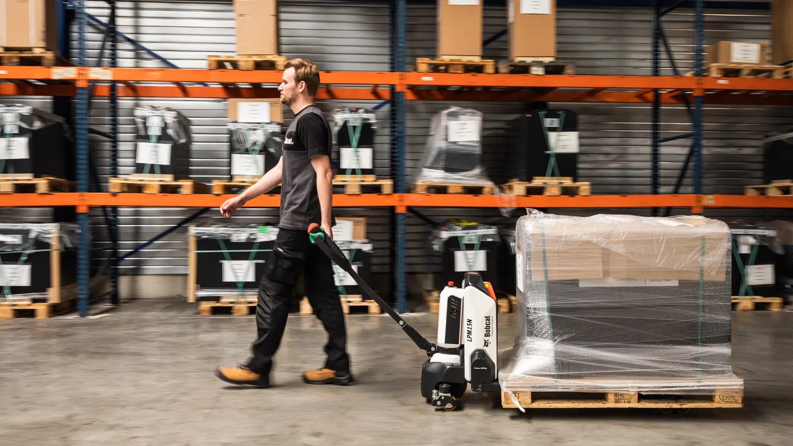 Quels équipements de manutention pour travailler efficacement sans se blesser ?