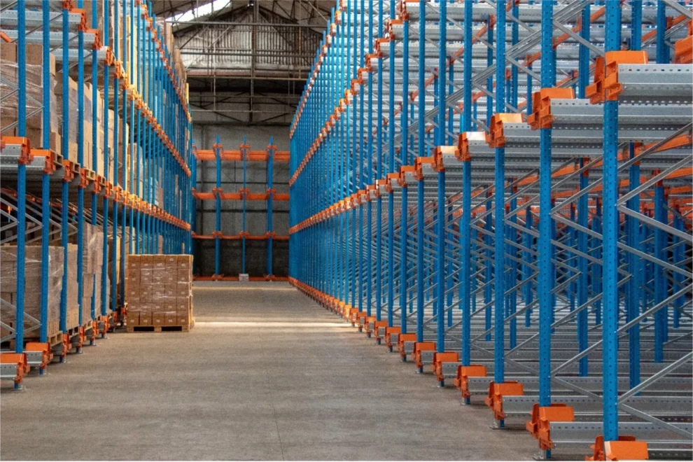 Nos différentes formules de stockage chez Mecastock : Rayonnage léger, mi-lourd, lourd, avec système de balisage