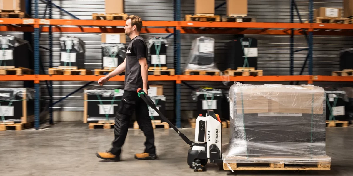 Quels équipements de manutention pour travailler efficacement sans se blesser ?